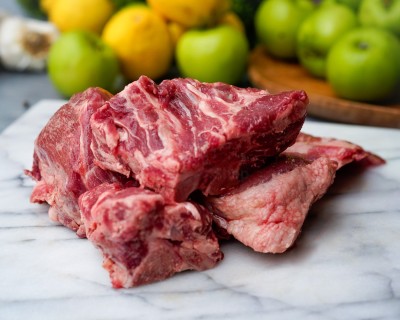 Свинина на кости охлаждённая 1 кг - купить в Ахматово